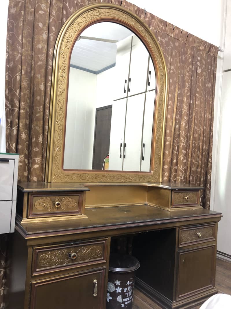 Dressing Table 0