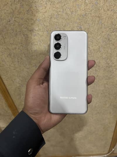 Tecno spark 40 pro plus