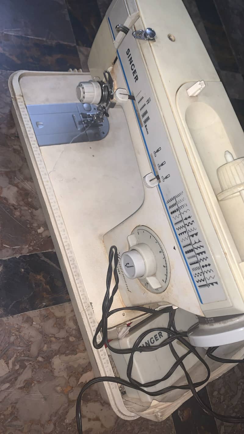Singer Sewing Machine 0