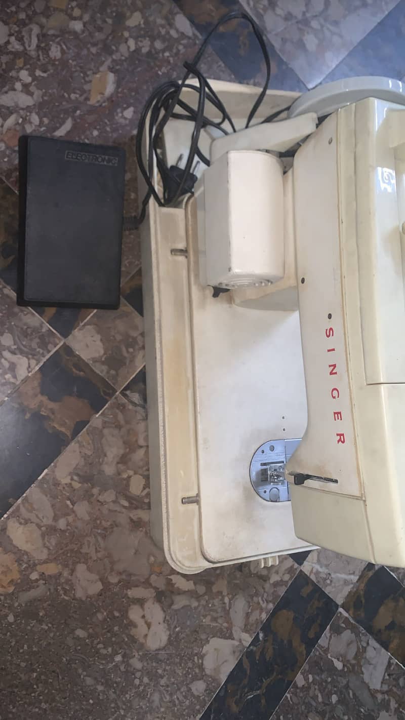 Singer Sewing Machine 1
