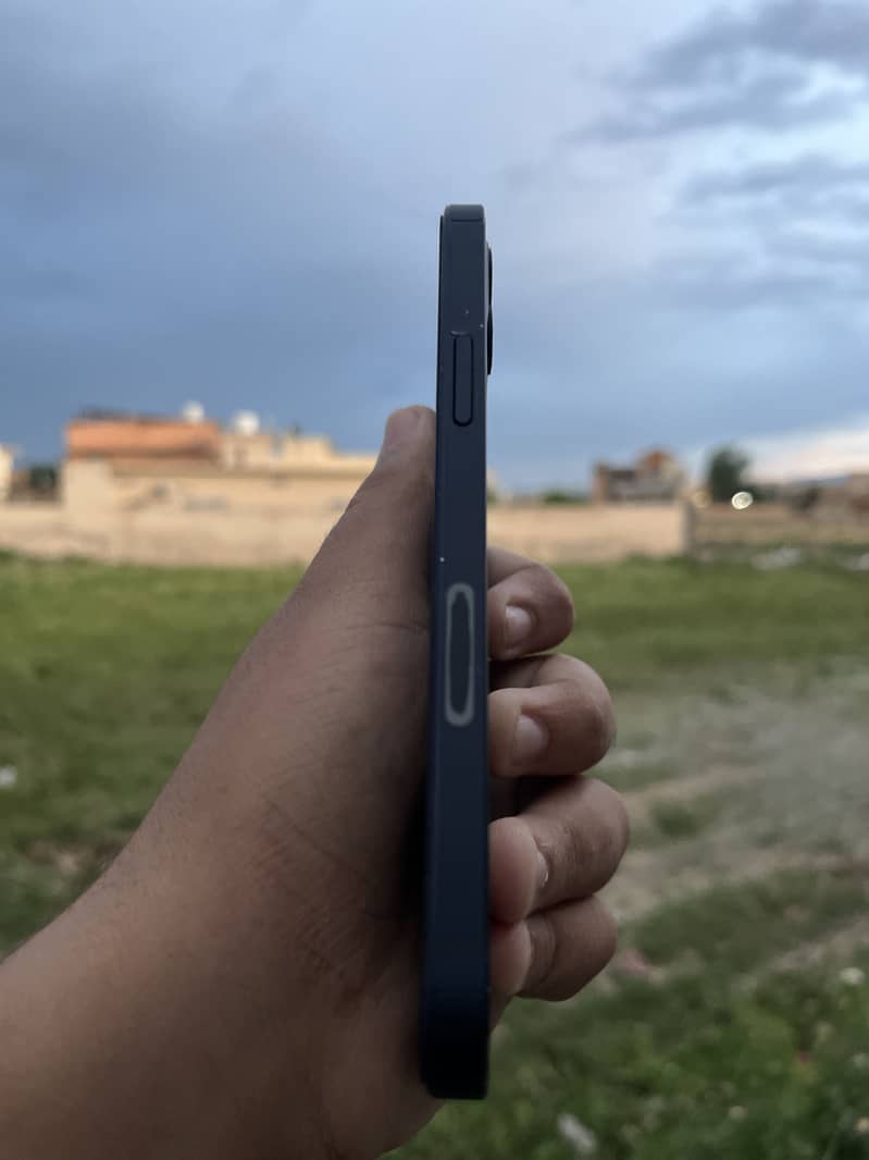 iPhone 12 3
