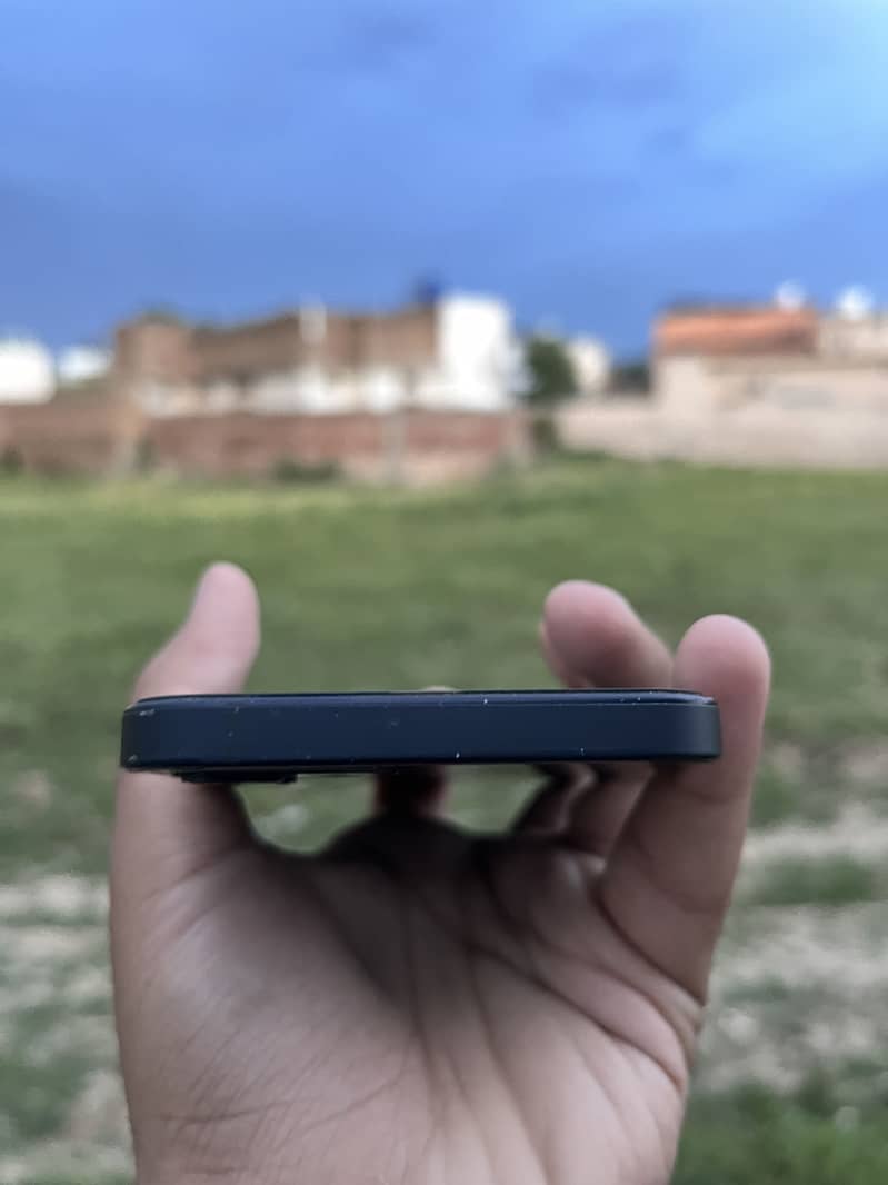 iPhone 12 4