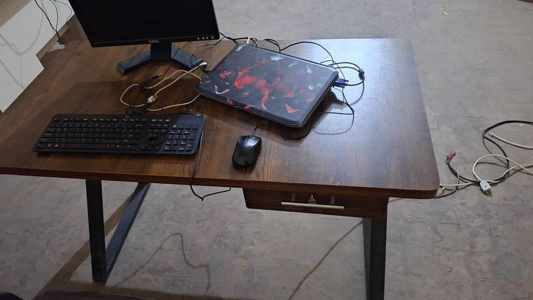computer Table 2.5*4.5 1
