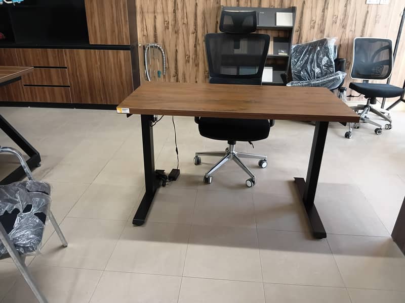 Height adjustable table 0