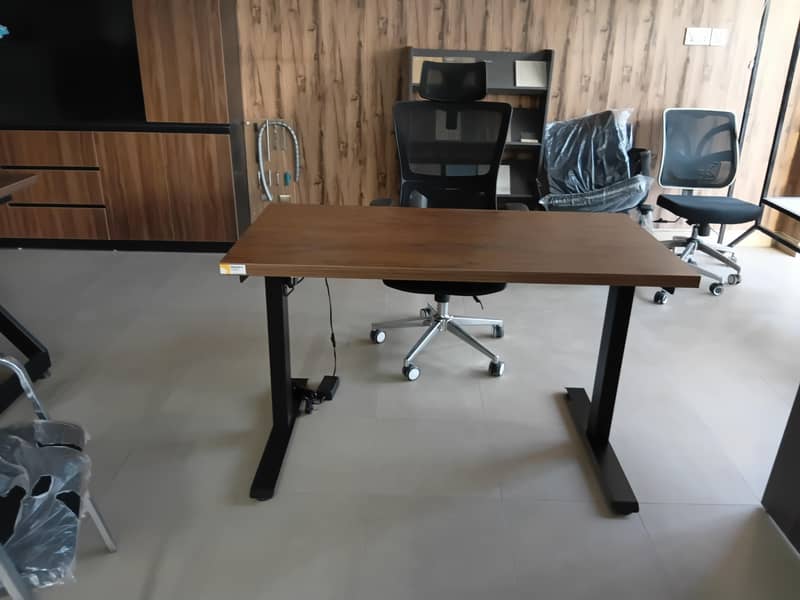 Height adjustable table 1