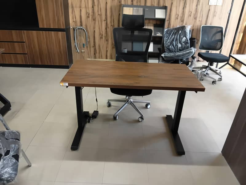 Height adjustable table 3