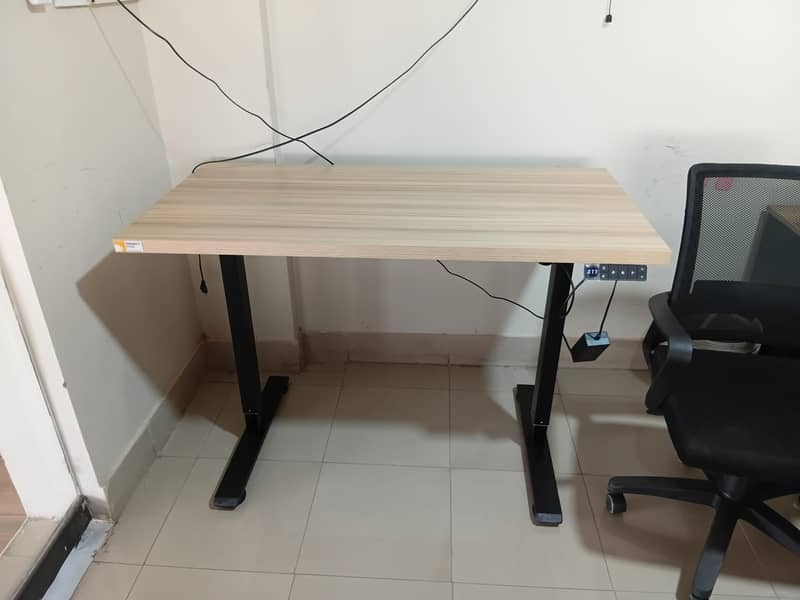 Height adjustable table 4