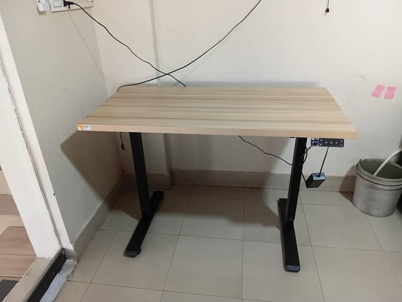 Height adjustable table 5