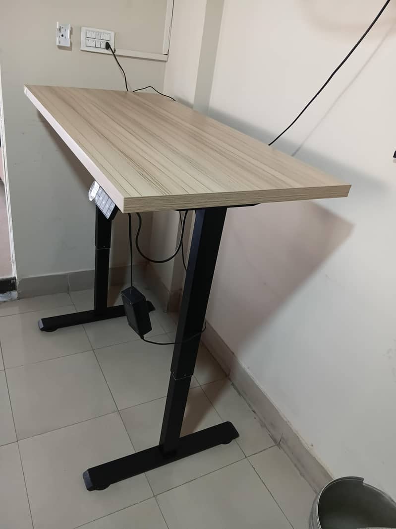 Height adjustable table 6