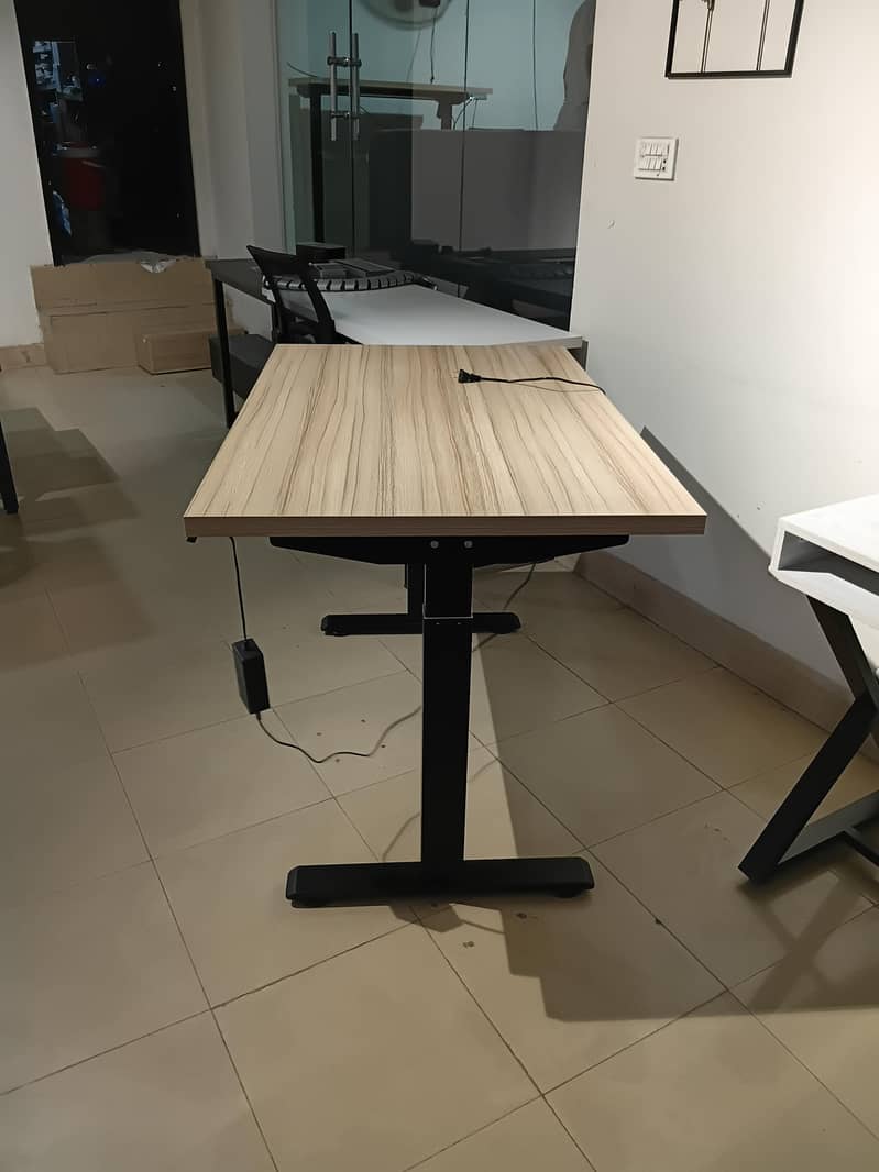 Height adjustable table 9