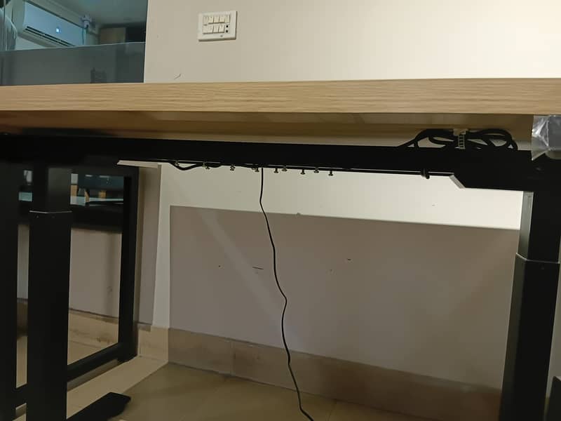 Height adjustable table 10