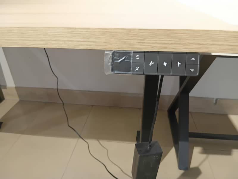 Height adjustable table 11