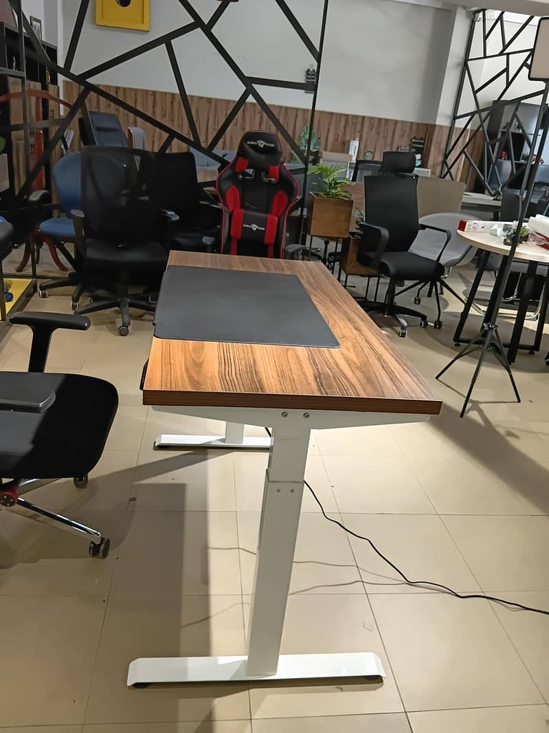 Height adjustable table 15