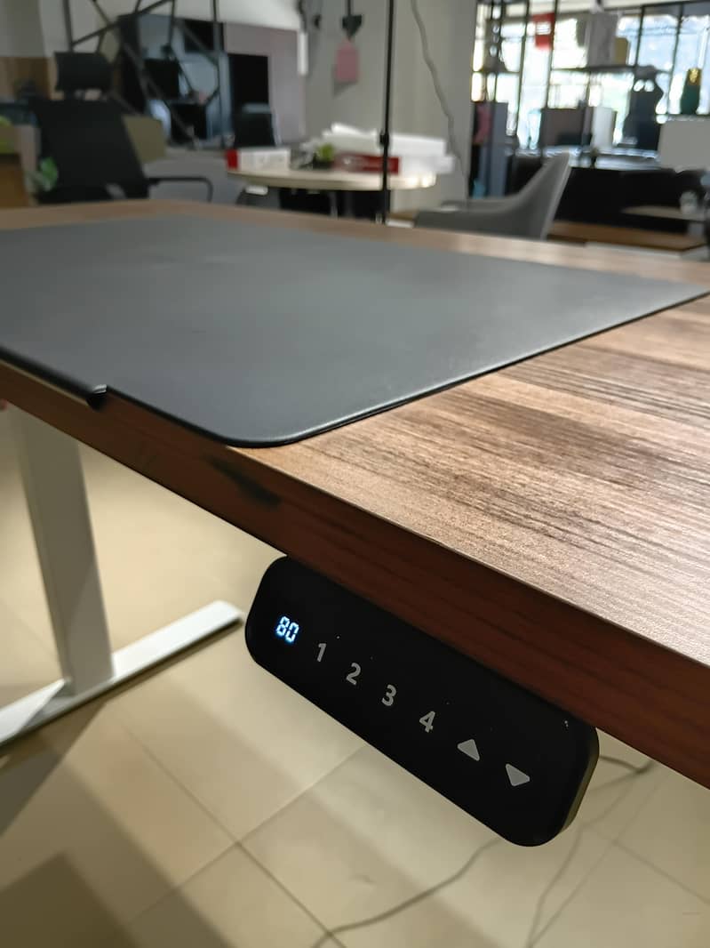 Height adjustable table 17
