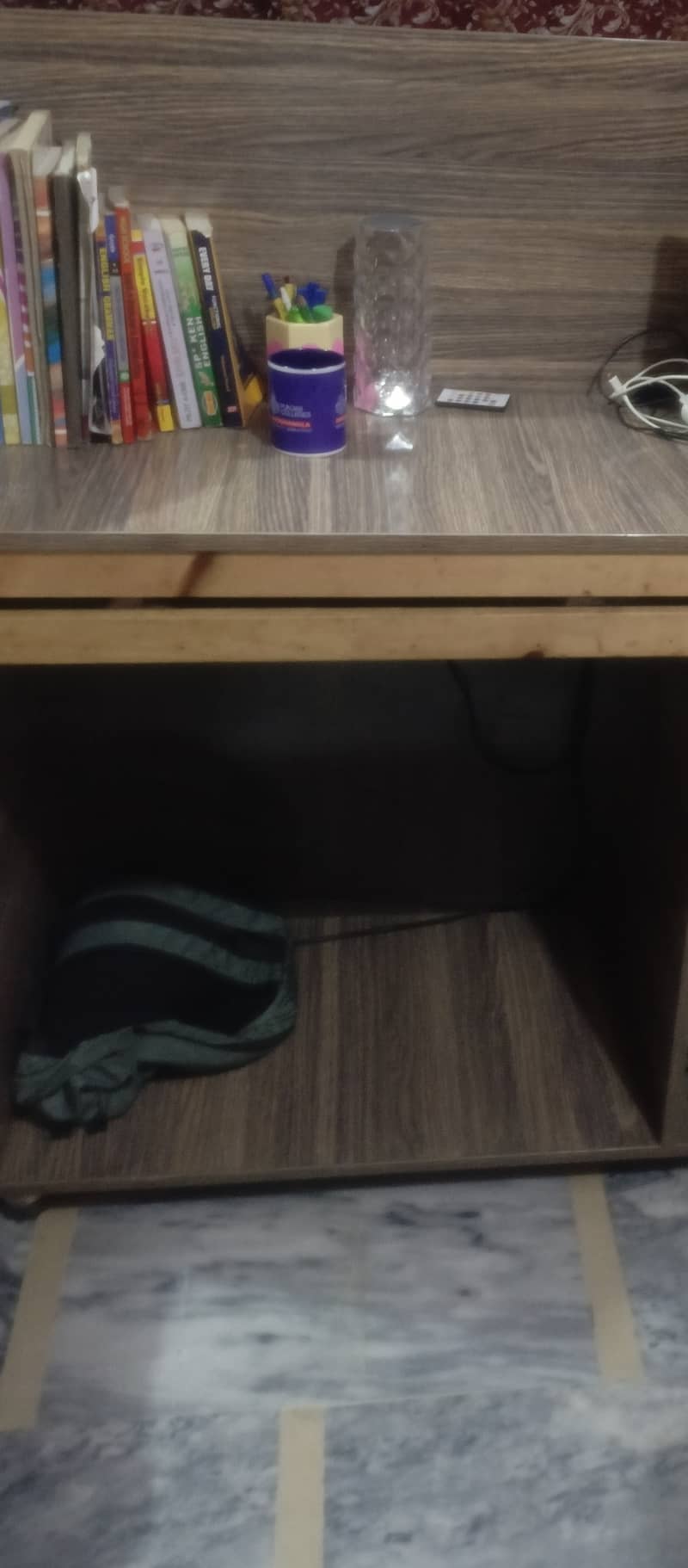 Computer table 0