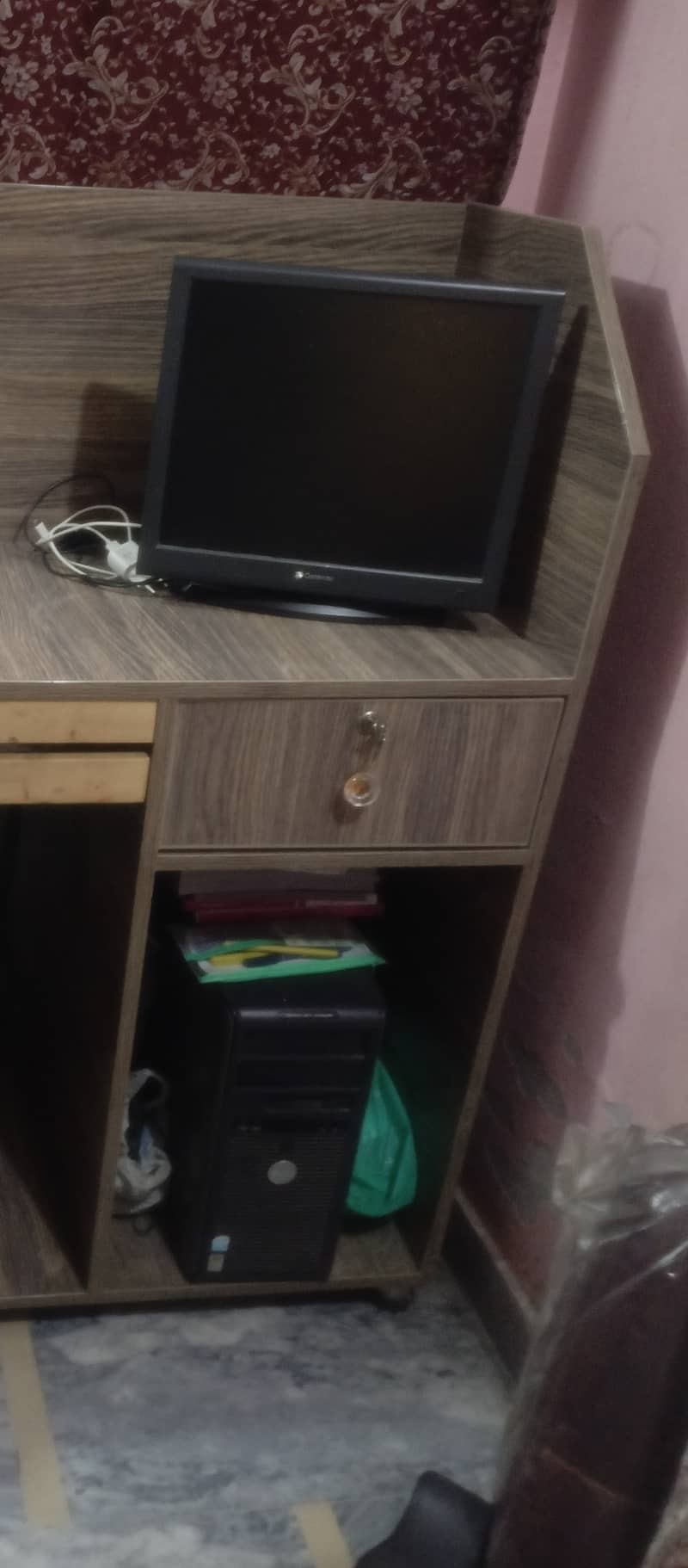 Computer table 1