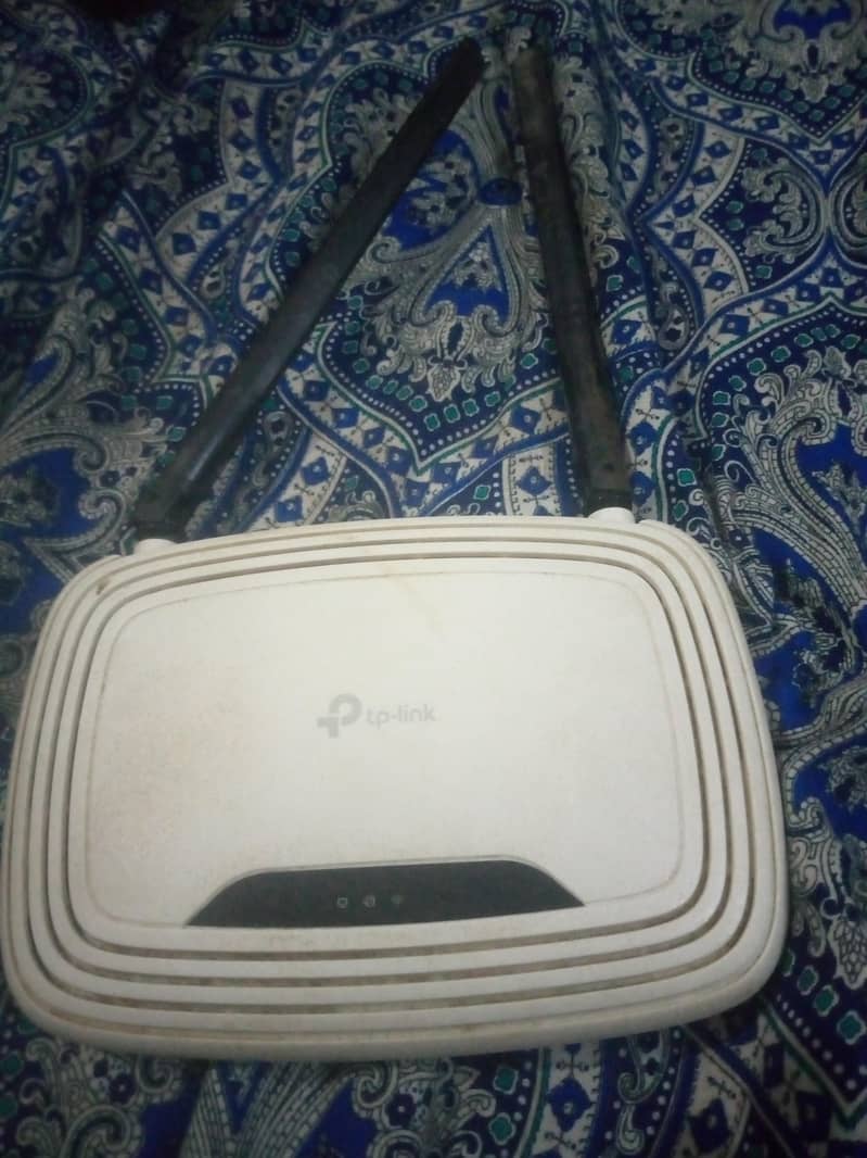 TP-Link Router good condition 1