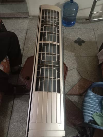inverter 2 ton ELECTROLUX very good condition and working