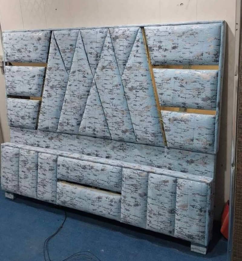 bed 2 side tables and dirasing 3