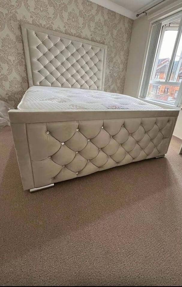bed 2 side tables and dirasing 4