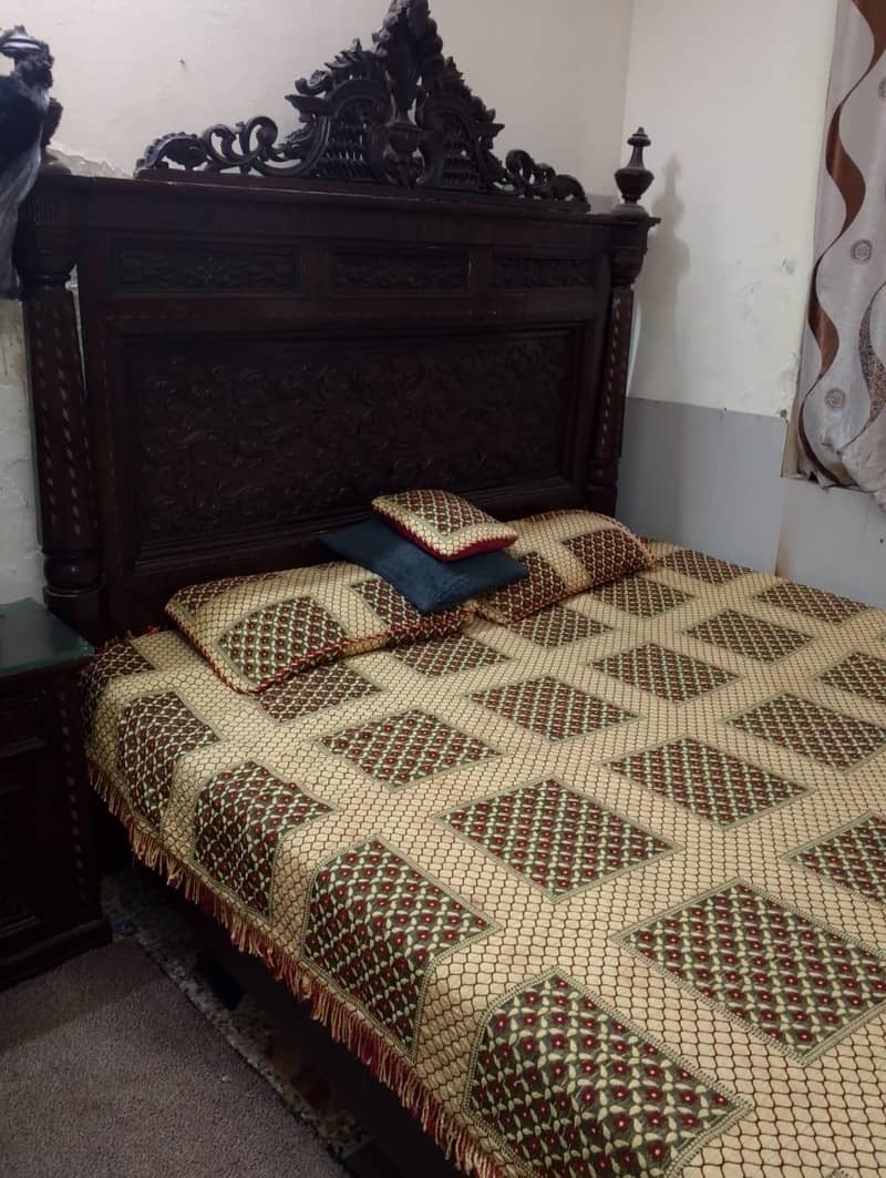 bed and dressing 0