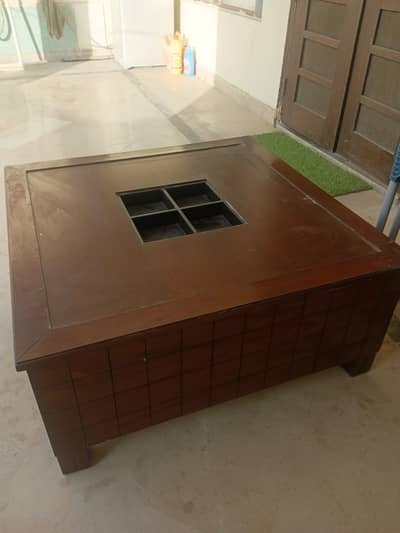 Centre coffee table