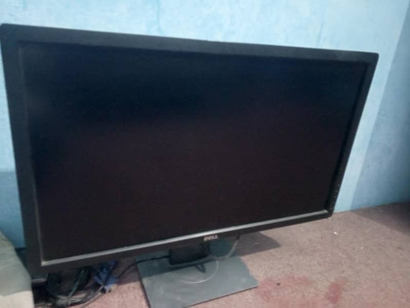 32' inch Computer LCD 1