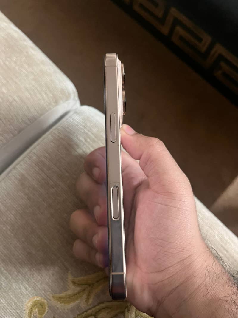 Iphone 16 pro 3