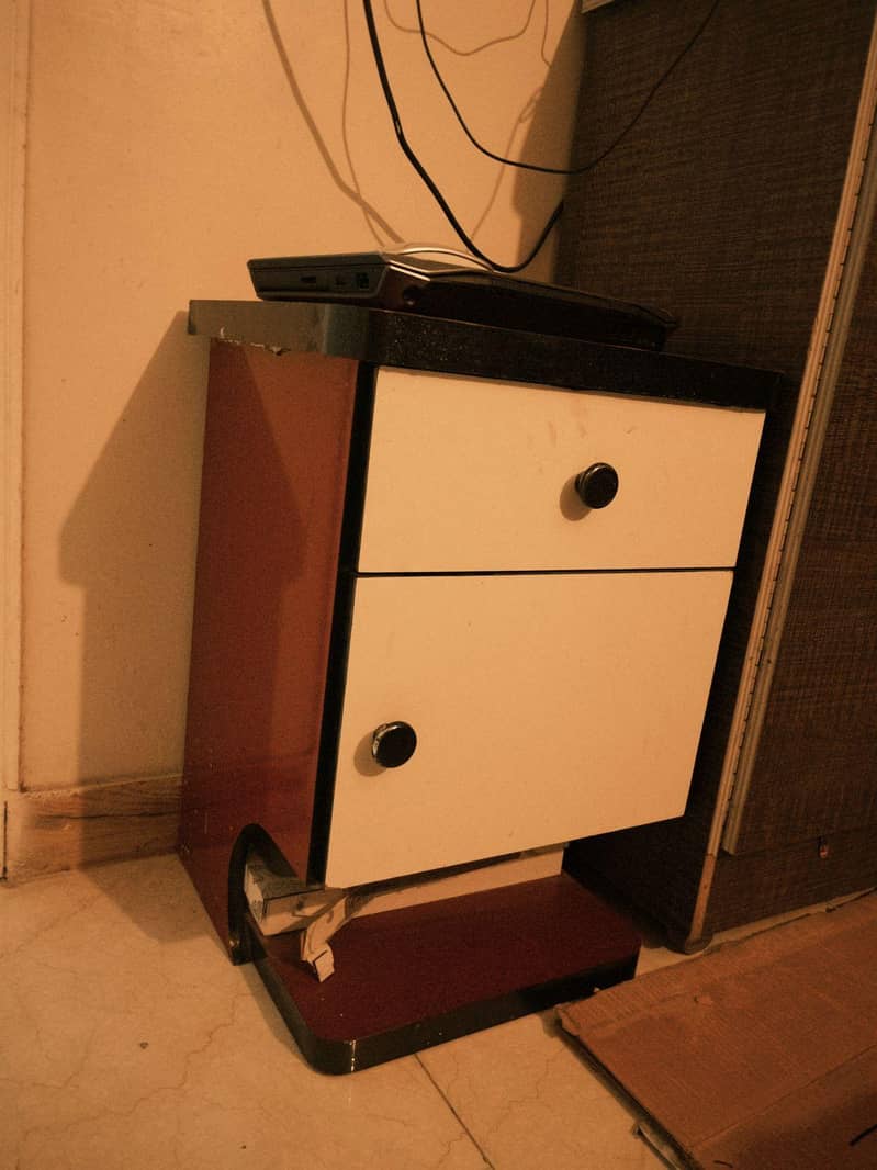 side table and mirrors 2