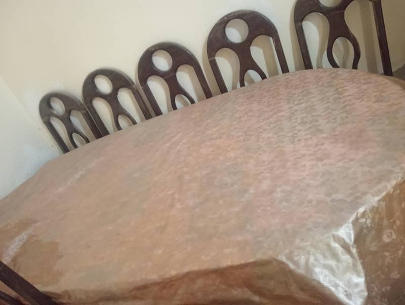 Solid Wood Dining Table – Durable & Well Maintained 0