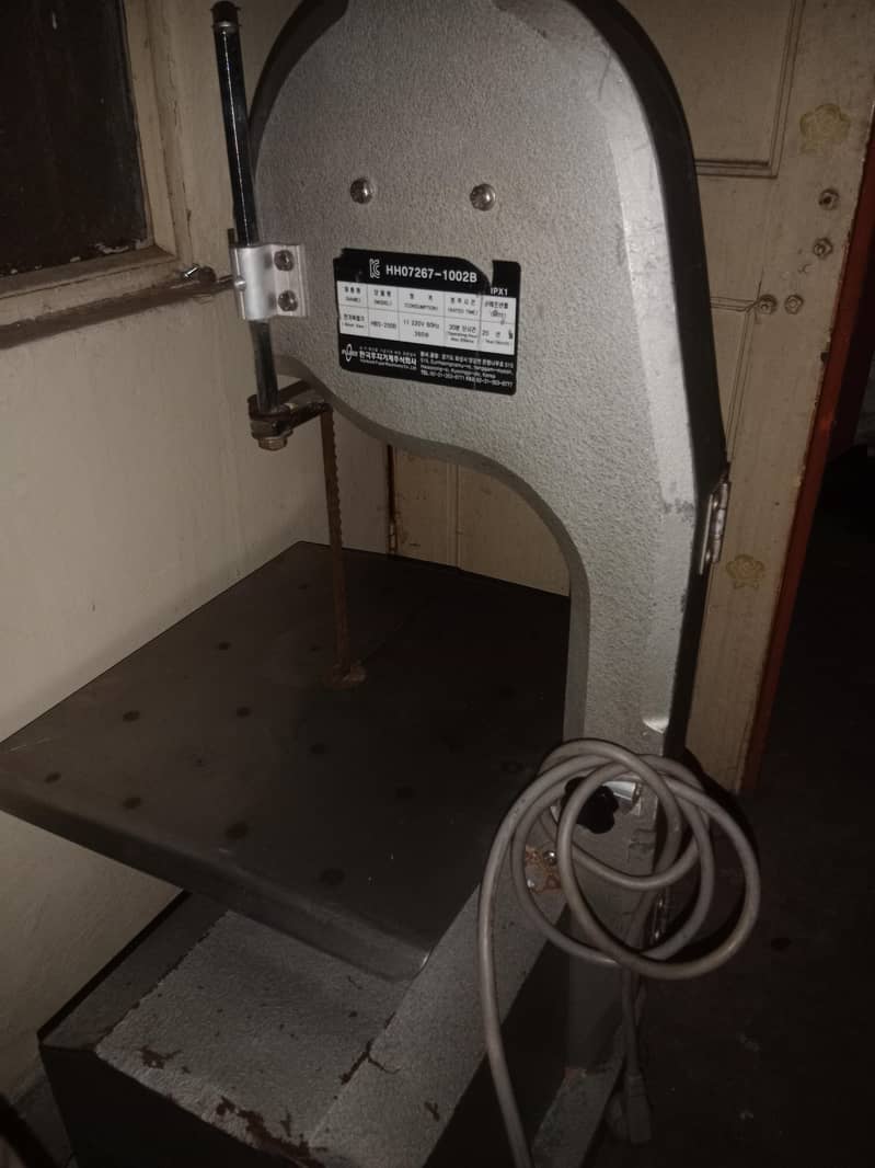 meat bendsaw. 3