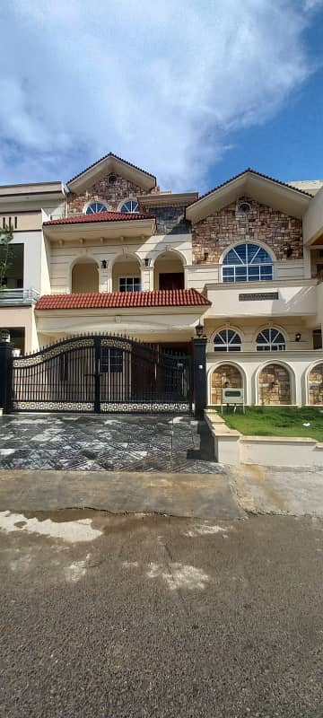 6 Bedroom Attach Washroom Islamabad 10 Marla House Available G 13