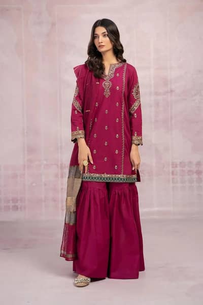 Maria B 3-Piece Embroidered Lawn Suit