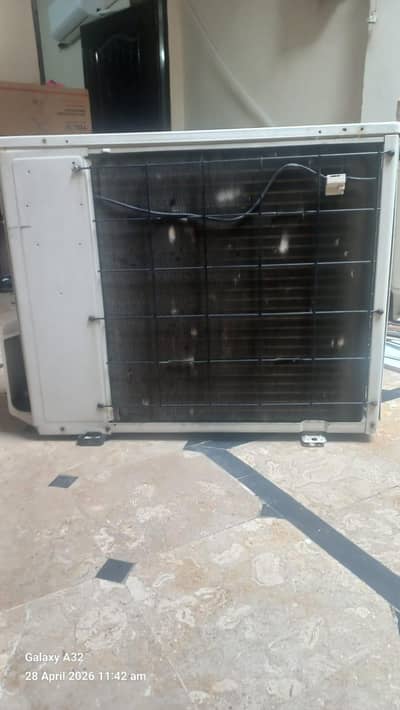 Haier dc inverter 2 saal used hai. .