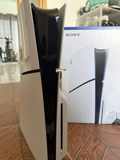 PlayStation 5 slim disc version with 1 game disc Complete box
