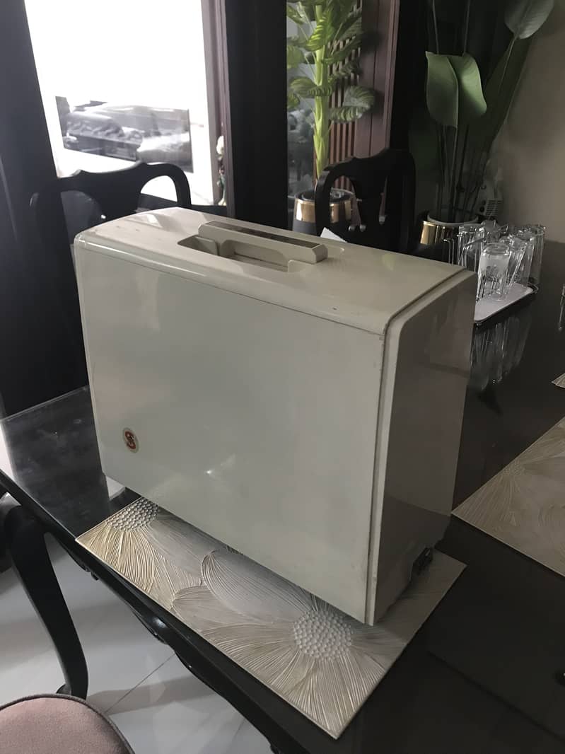 Singer sewing machine 4