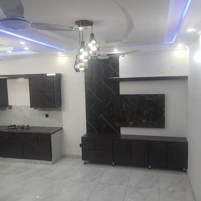 10 MARLA UPPER PORTION AVAILABLE FOR RENT