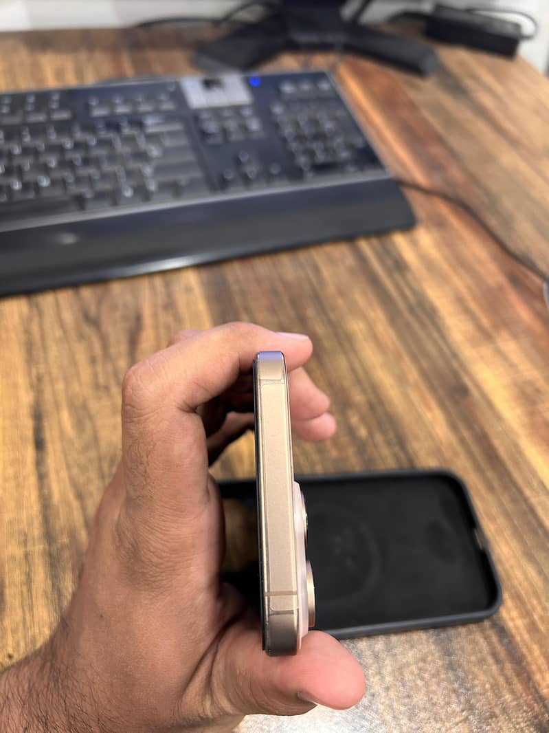 iphone 16 pro max 1