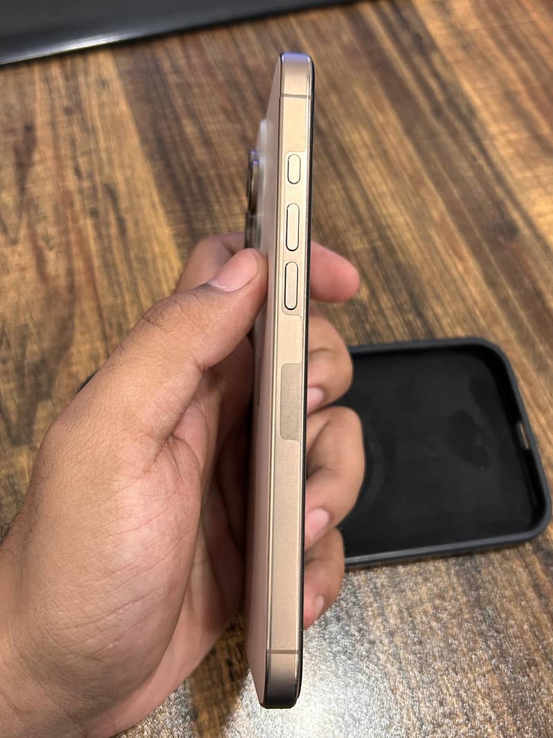 iphone 16 pro max 4
