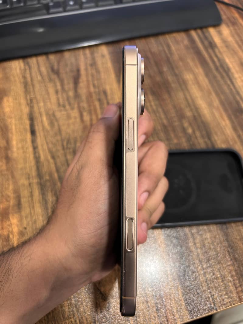 iphone 16 pro max 5