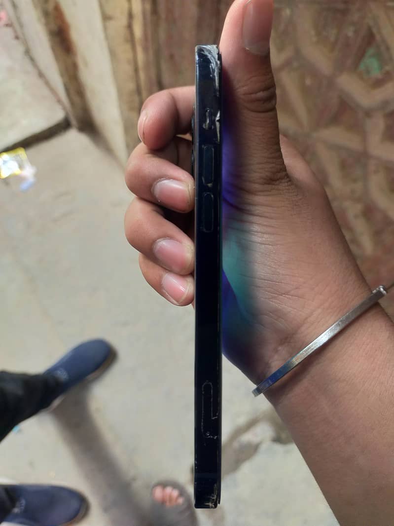 iPhone 12 3