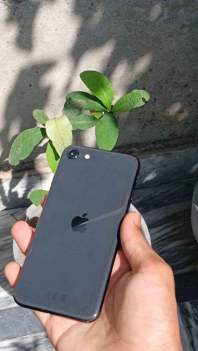 iphone SE 2nd generation 0