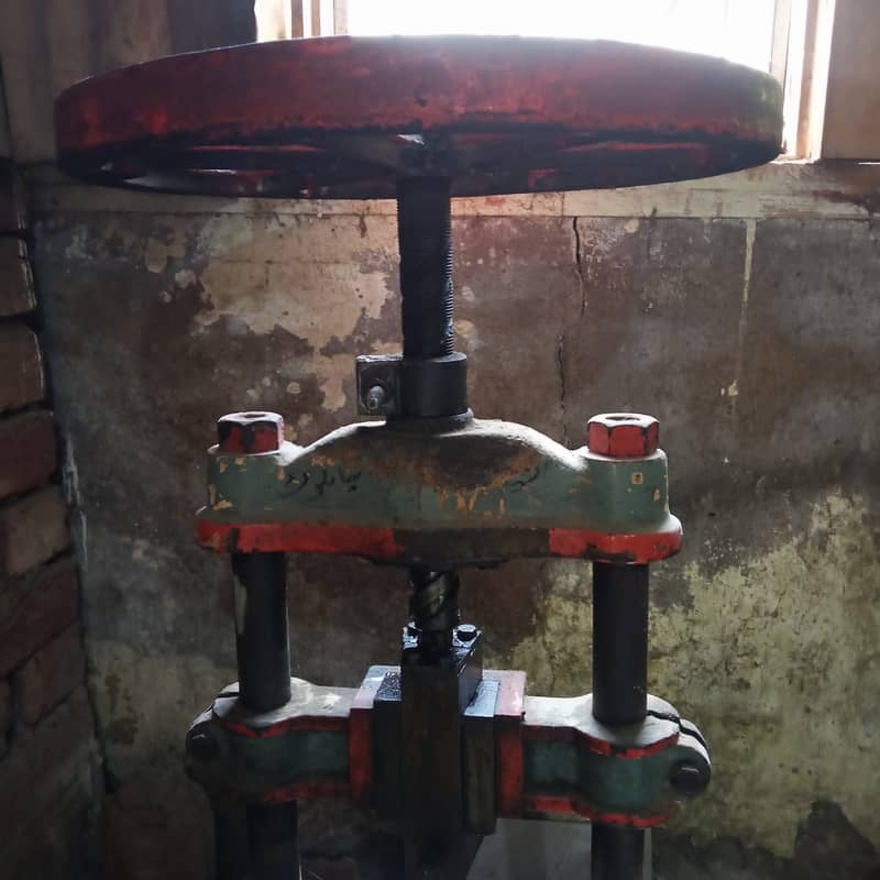 Hand press 2