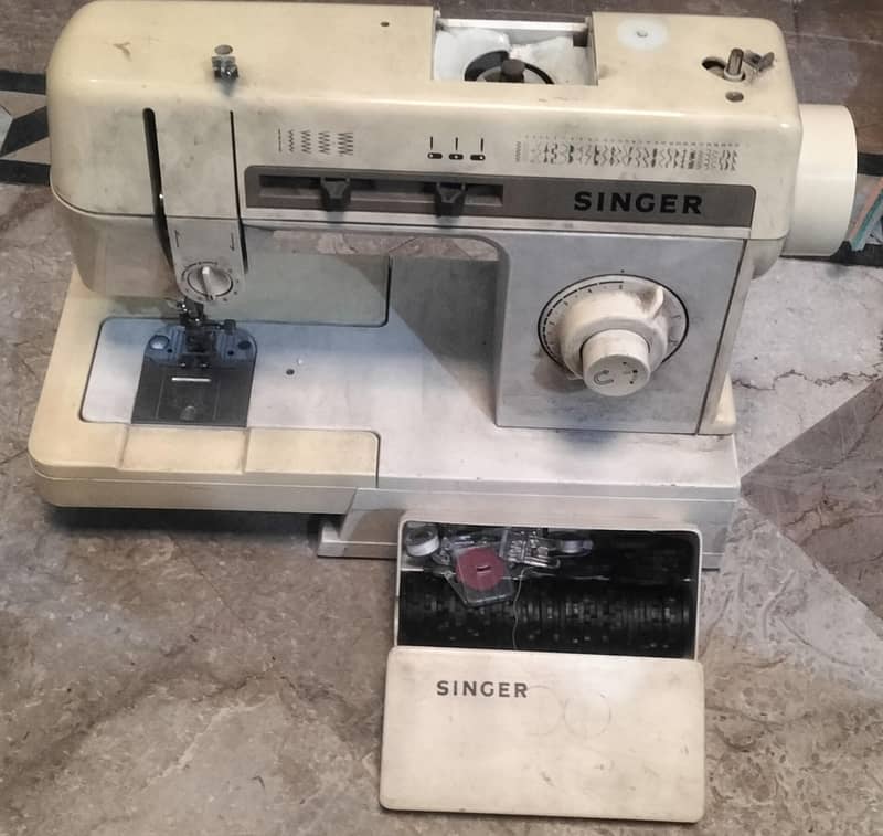 Singer Sewing Machine 0