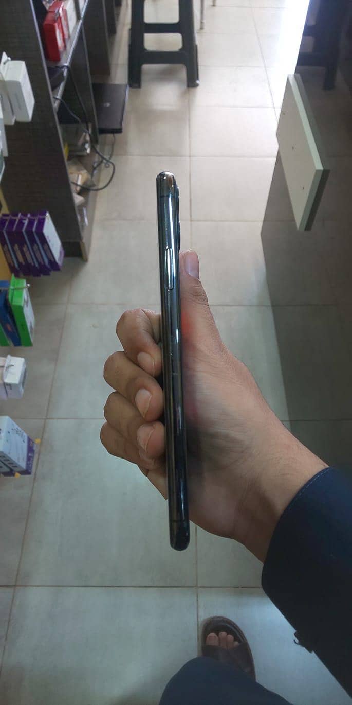iPhone 11 Pro Max 6