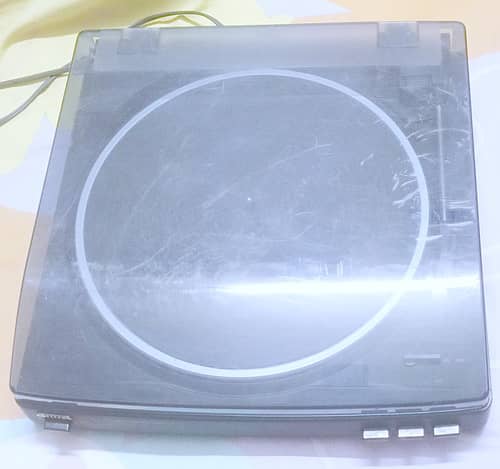 Aiwa automatic Turntable . 1