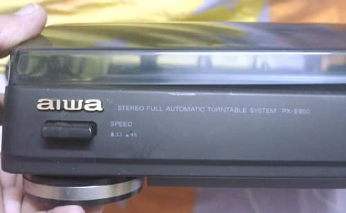 Aiwa automatic Turntable . 2