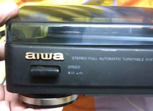 Aiwa automatic Turntable . 3