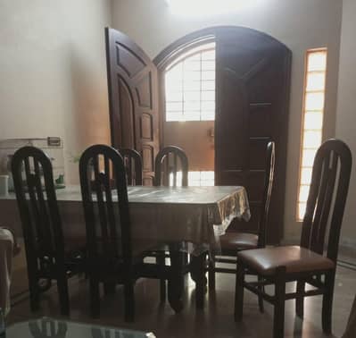 Six seater dining table available for sale! (urgent!!)