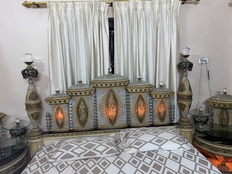 Com Bed set. with Dressing. 5